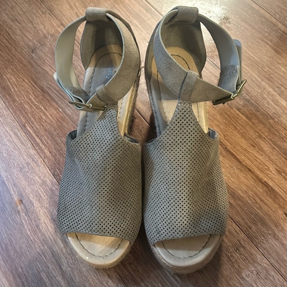 Platform / wedge
